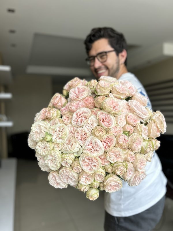 Gentle trendsetter Spray Rose - Image 2